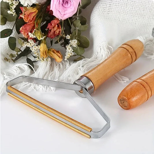 Brosse manuelle en bois pour retirer les poils